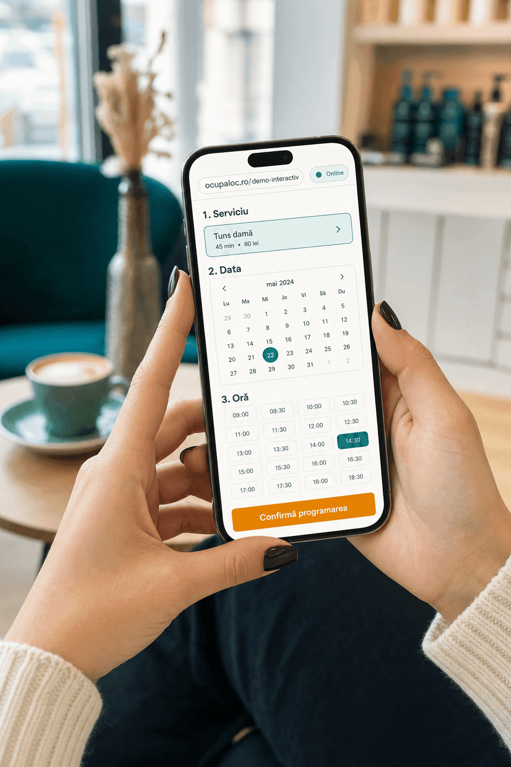 Client care rezervă programarea de pe telefon